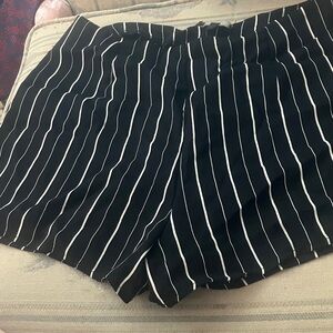 FINAL MARKDOWN Iris back zip Black and White Striped Shorts large